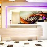 Strass 3* Paralía