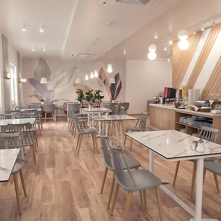 斯特拉斯酒店 3* Paralía