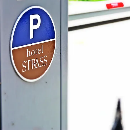Strass 3* Paralía