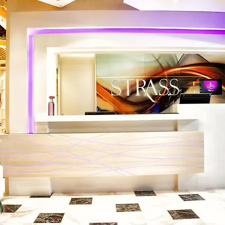 Strass 3* Paralía