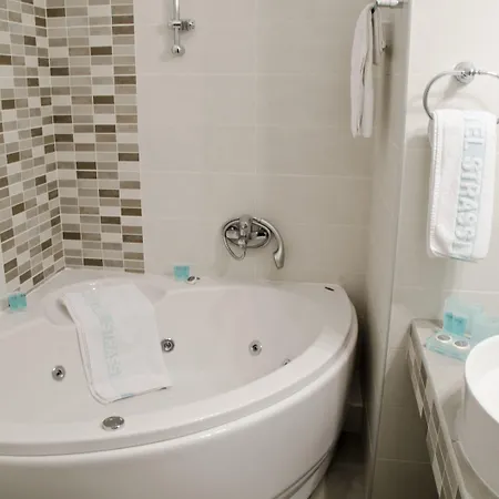 Strass מלון Paralía