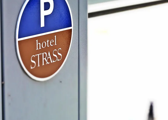 Strass 3* Paralía