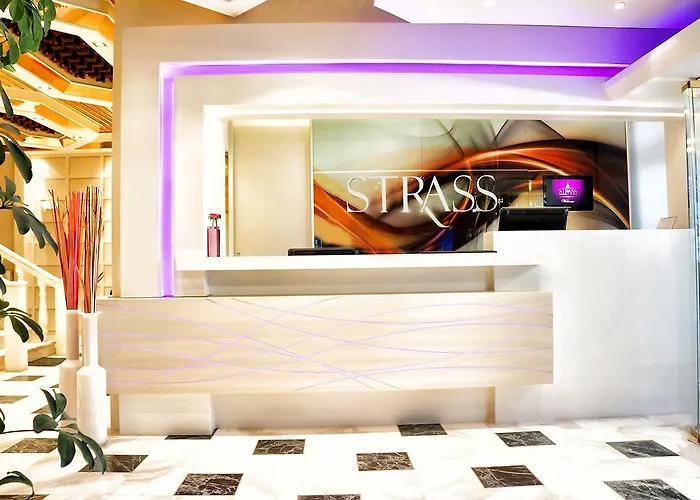 Strass 3* Paralía